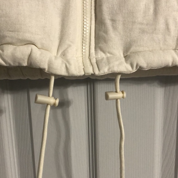 Urban Outfitters BDG Cropped White Collared Zip-Up Cinch Waist Puffer Vest - Picture 6 of 12